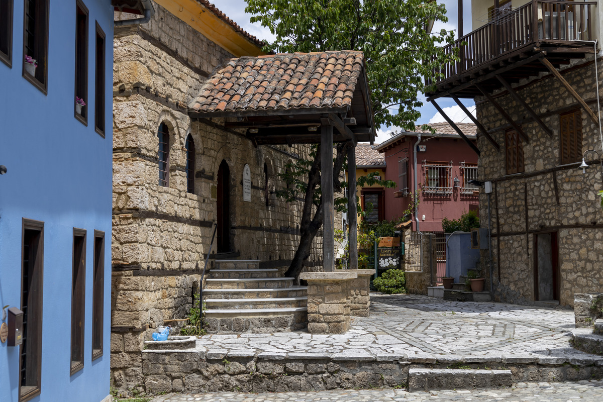  A journey through time in "Barbuta", the Jewish quarter of Veria